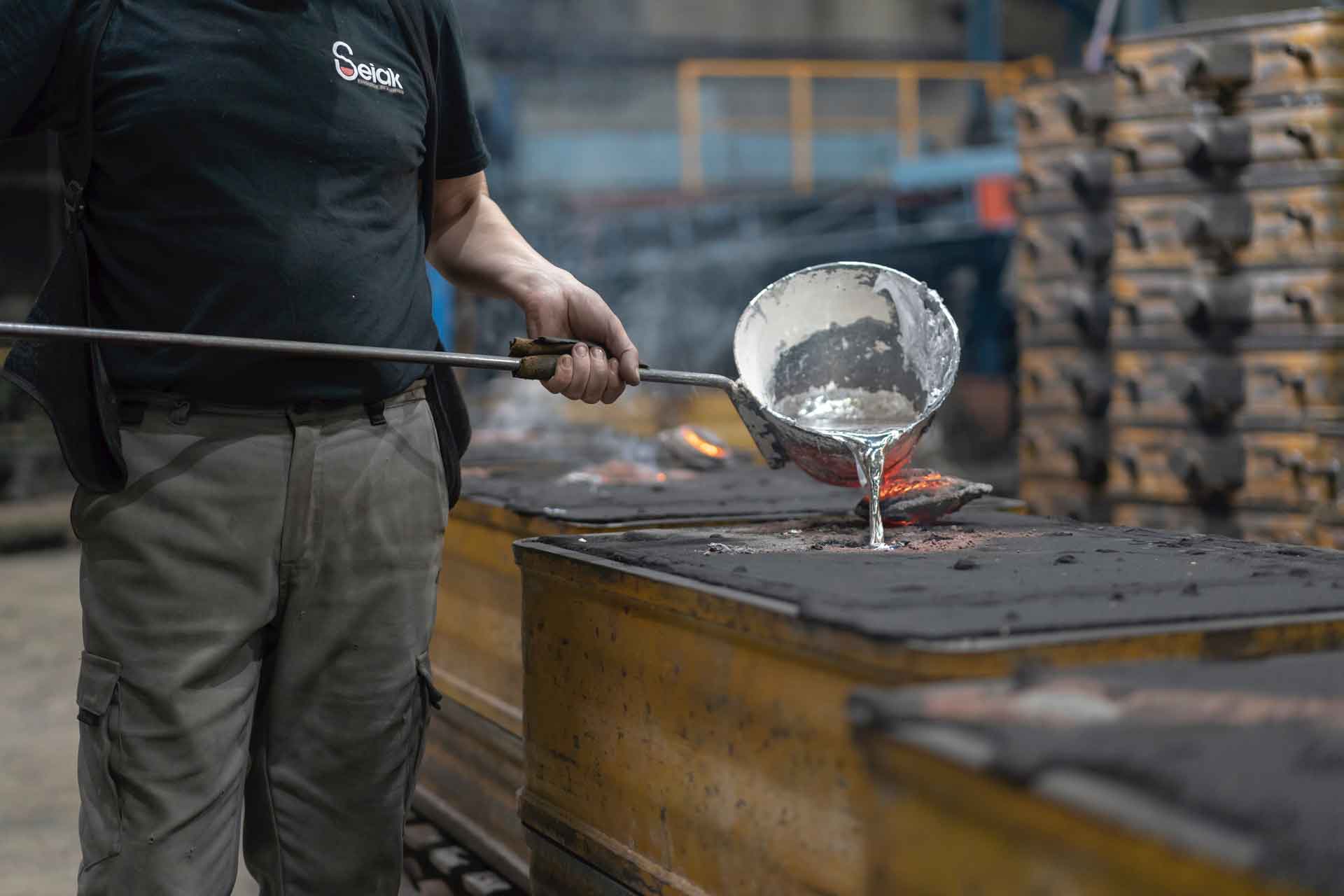 Horno-fusores de tipo crisol para fundición de aluminio